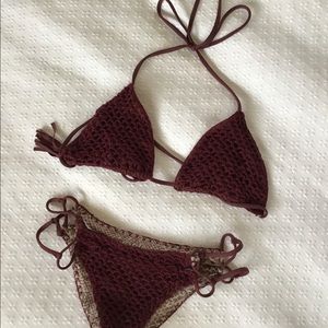 Acacia crochet in merlot